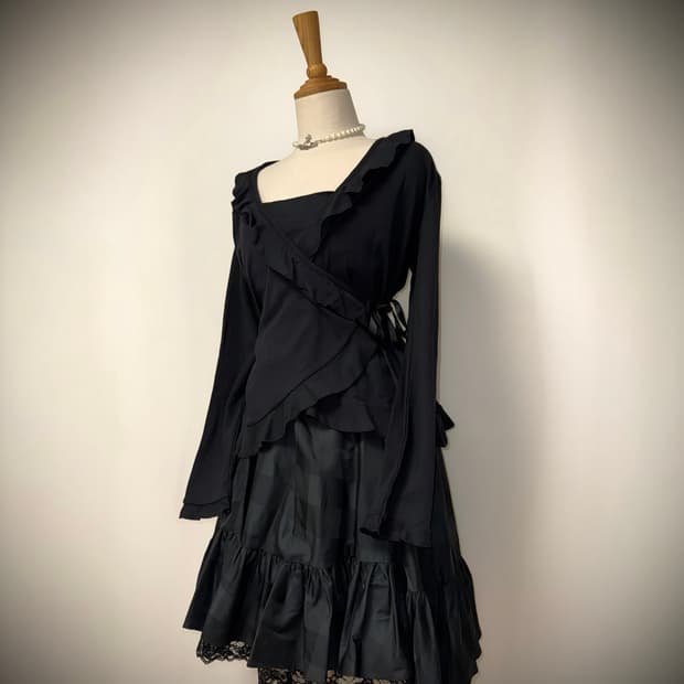 프릴 스트랩 블랙가디건