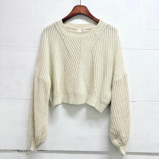 Helm 아이보리 벌룬 크롭 니트 (JPN)