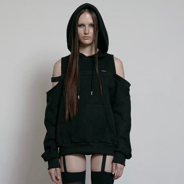 보헤미안서울 컷아웃 오프숄더 후드 후디 블랙