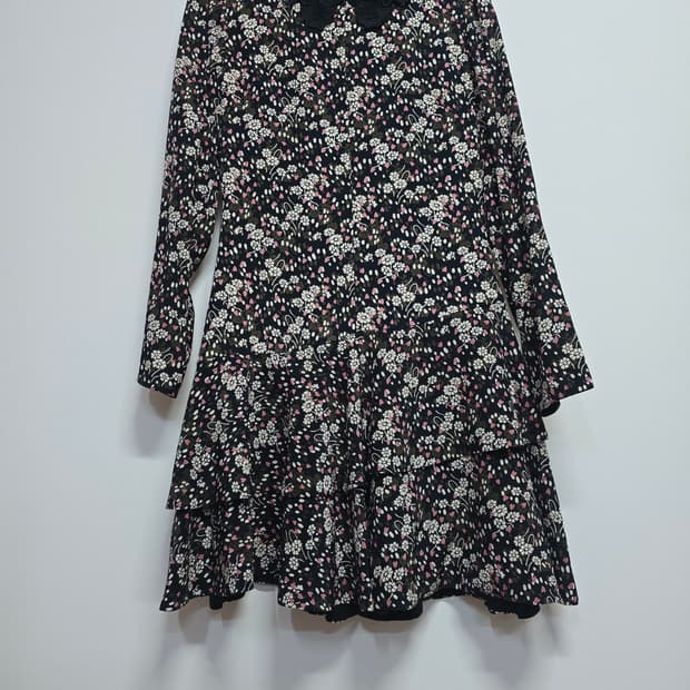 질스튜어트 플라워 패턴 레이스 카라 원피스