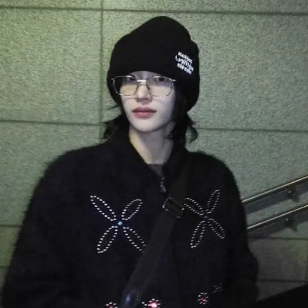 라이즈 원빈 착용 가먼츠팹 가공된 원석과 스웨터 자켓 블랙