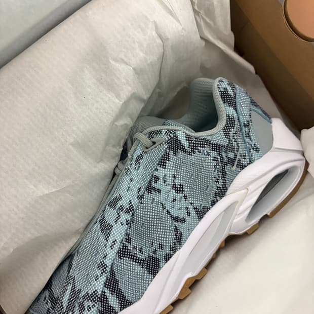 나이키 x 드레이크 녹타 핫 스텝 에어 테라 라이트 퍼미스