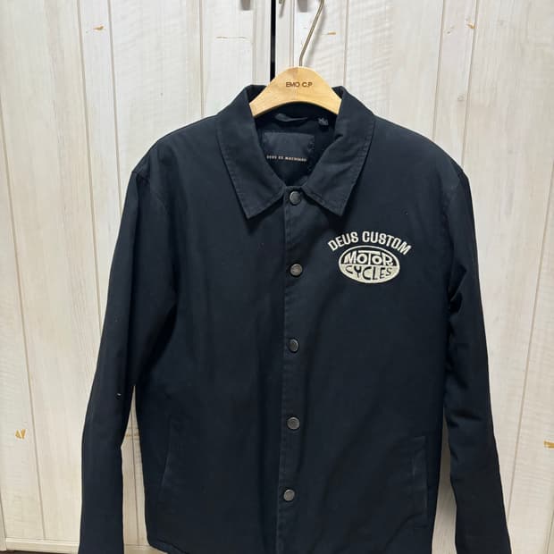 데우스 엑스 마키나 블랙 코치 자켓