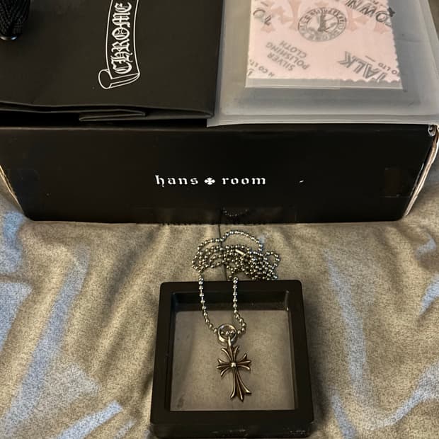 크롬하츠 타이니 크로스 참 (한스룸)