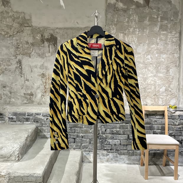 베르사체 진스 꾸뛰르 옐로우 타이거 크롭 슬림 자켓