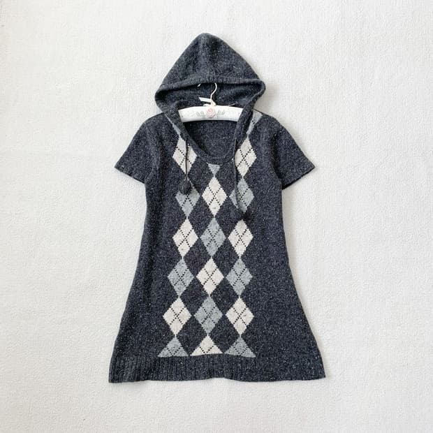 그레이 아가일 보카시 폼폼 후드원피스