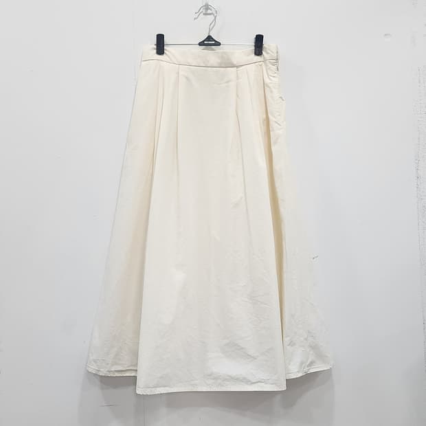 [M] 애드모어 ADDMORE 아이보리 플레어 롱 스커트