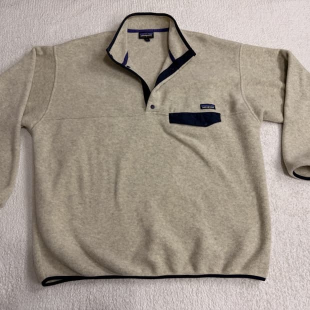 파타고니아 신칠라 스냅-티 플리스 하프집 베이지/네이비