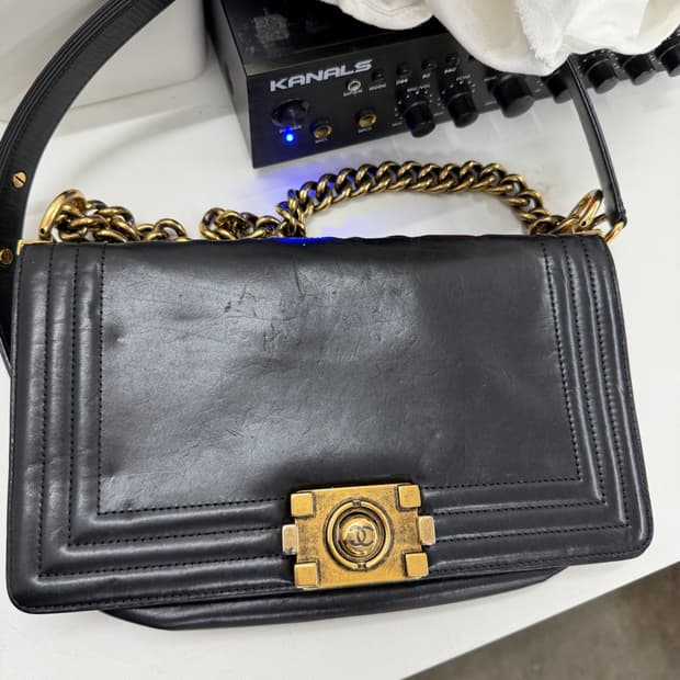 샤넬 11년 첫출시 보이백 한정판 블랙 금장 숄더백