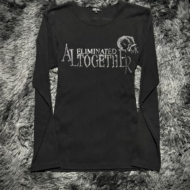 In The Attic 스컬 큐빅 롱슬리브