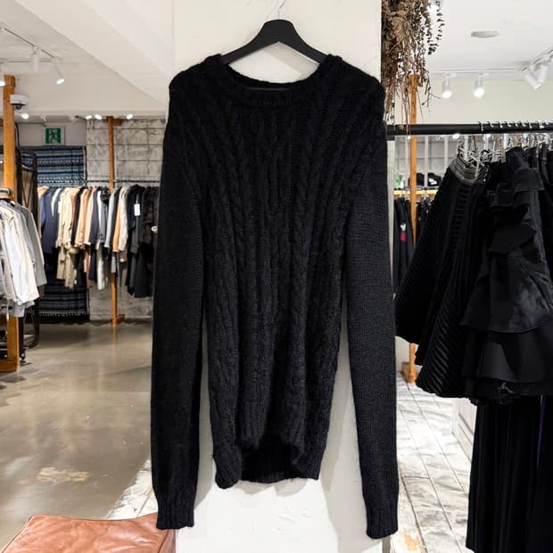 발망 블랙 금장 버튼 모헤어 케이블 니트 스웨터