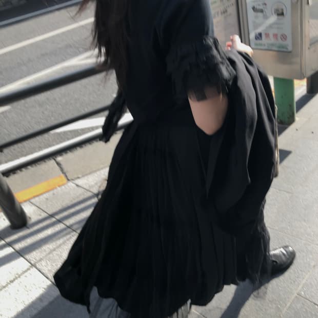 느와케이니노미야 프릴 티셔츠   