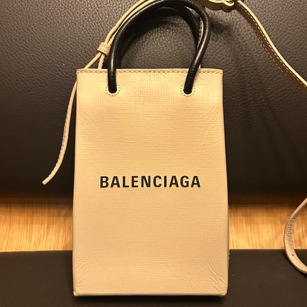 발렌시아가 폰홀더 크로스백 베이지