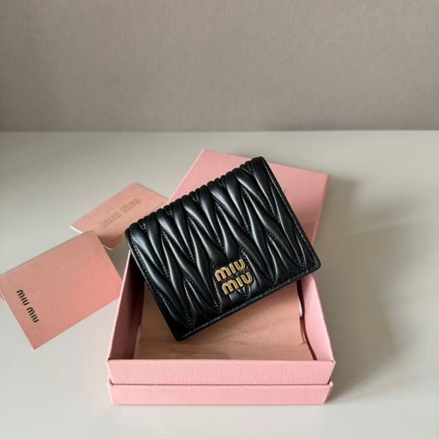 미우 미우 마테라쎄 나파 레더 카드 반지갑 블랙