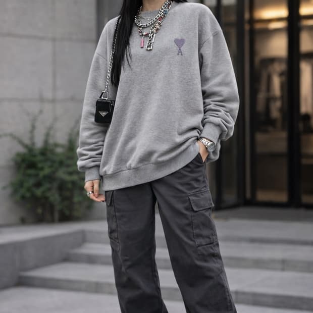 AMI 아미 하트 로고 스티치 오버핏 스웻셔츠