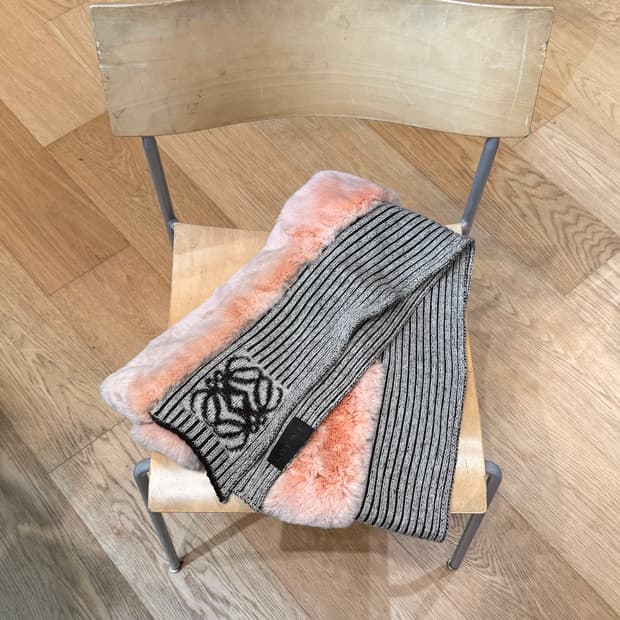 로에베 핑크 애너그램 머플러 