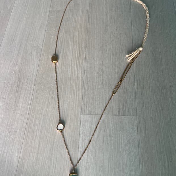 닉푸케 목걸이 판매합니다