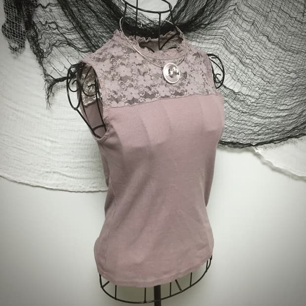 Rose lace sleeves top