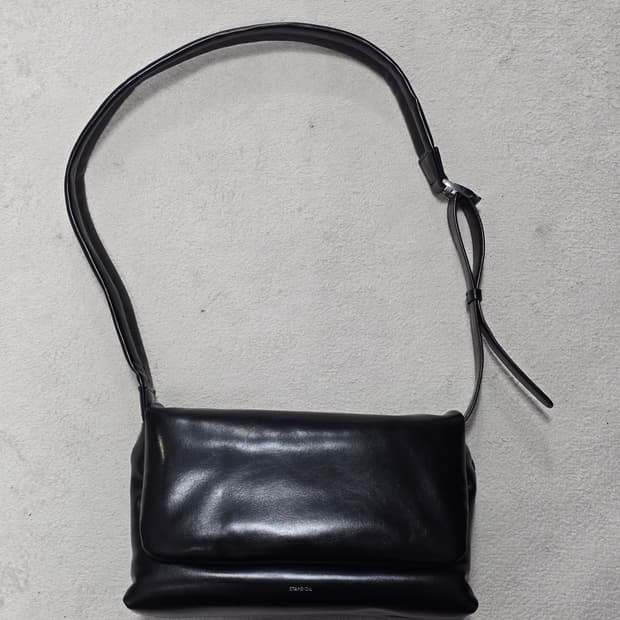 Stand oil 스탠드오일 플러피백 블랙 