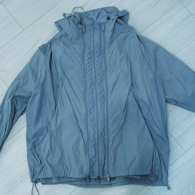 누피크 윈드브레이커 1사이즈입니다.