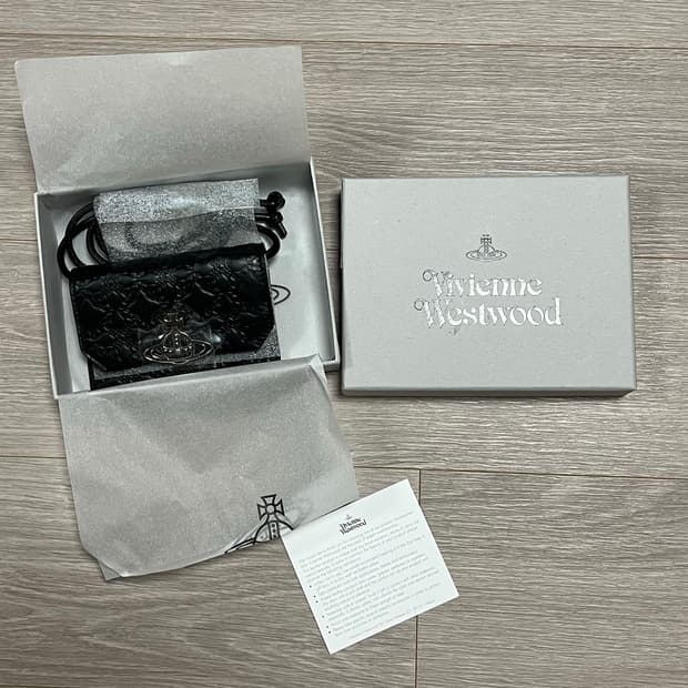 (새상품) 비비안웨스트우드 카드지갑 스트랩