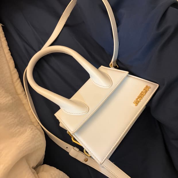 자크뮈스 르치키토 모옌 화이트