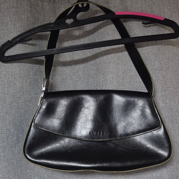 🖤💚GUESS 게스 블랙 올리브 숄더백