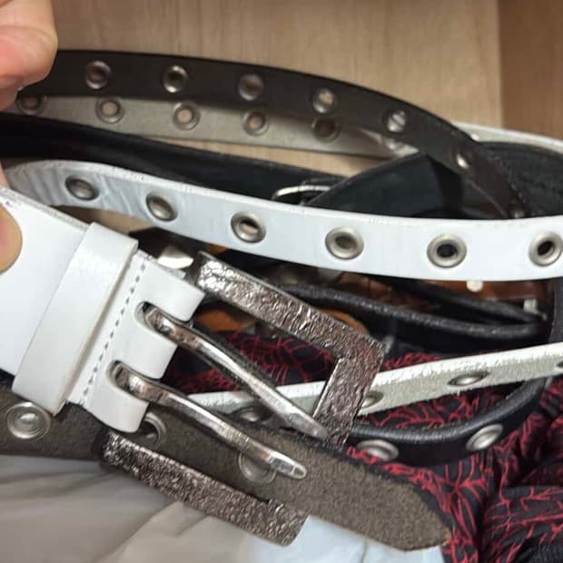 더블 레이어드 아일렛 스터드 벨트