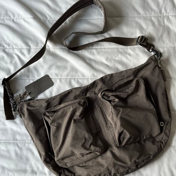 아미아칼바 바디백 숄더백 그레이