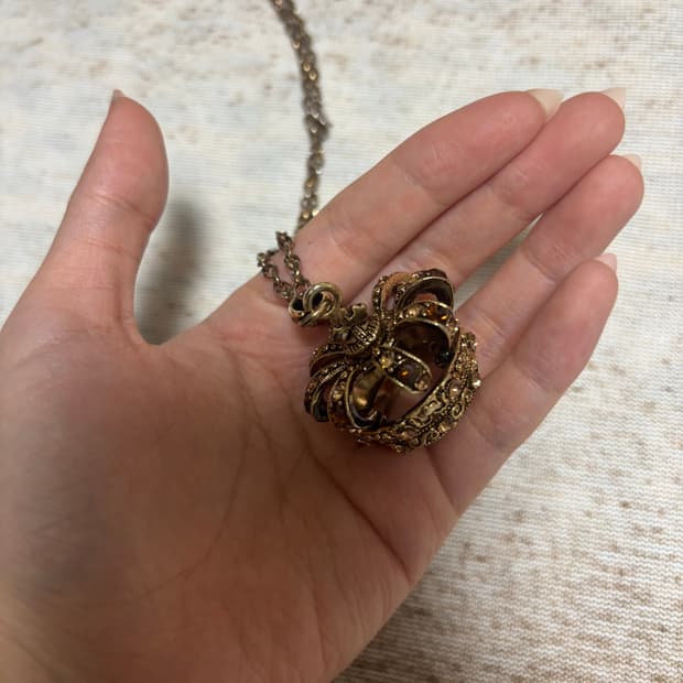 골드 왕관 목걸이