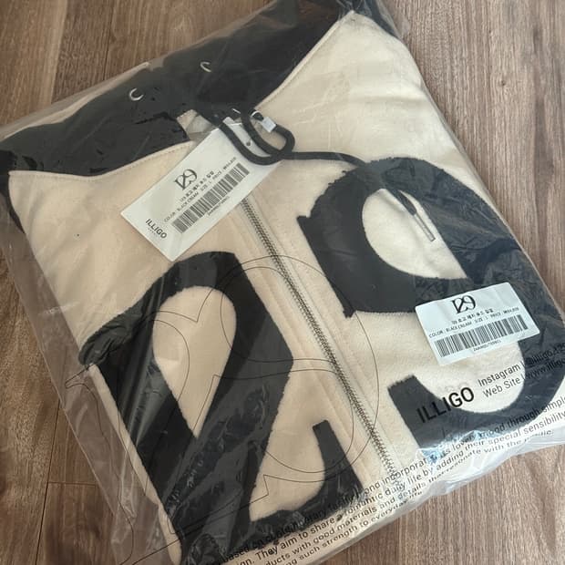 (새상품)  일리고 129 패치 후드 집업 블랙 크림