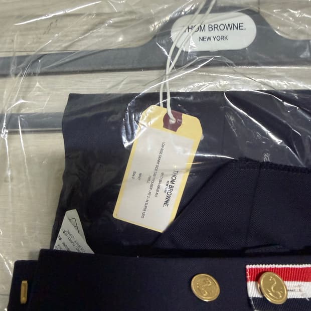 톰브라운 네이비 금장 슬랙스 팬츠 로우라이즈 3 새상품 팝니다