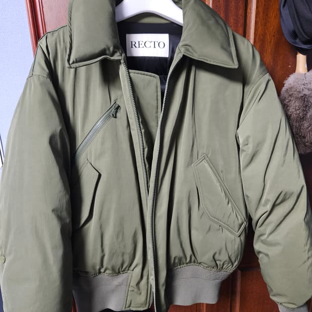 렉토 포코노 카키 패딩 L사이즈