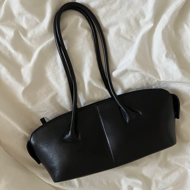 로우클래식 바게트 숄더백