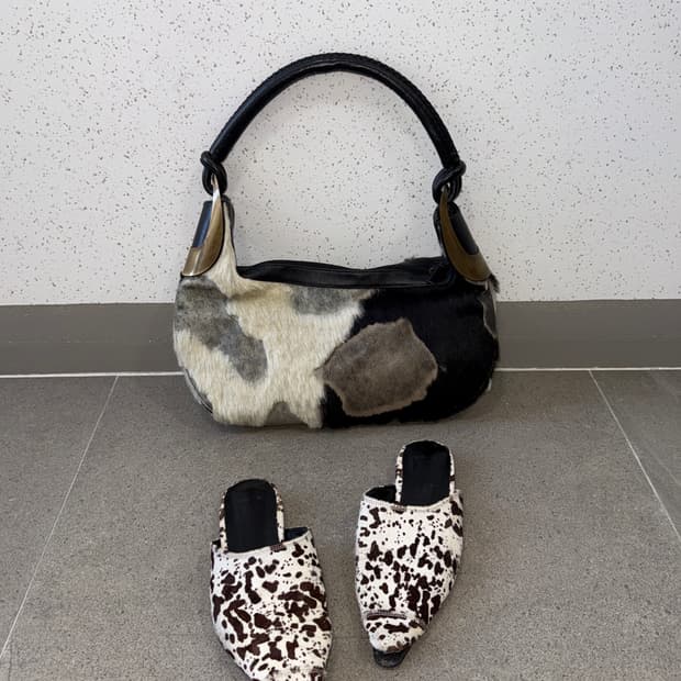 TIME black & white calf fur cow skin 숄더백