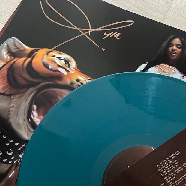 tyla 사인 LP vinyl