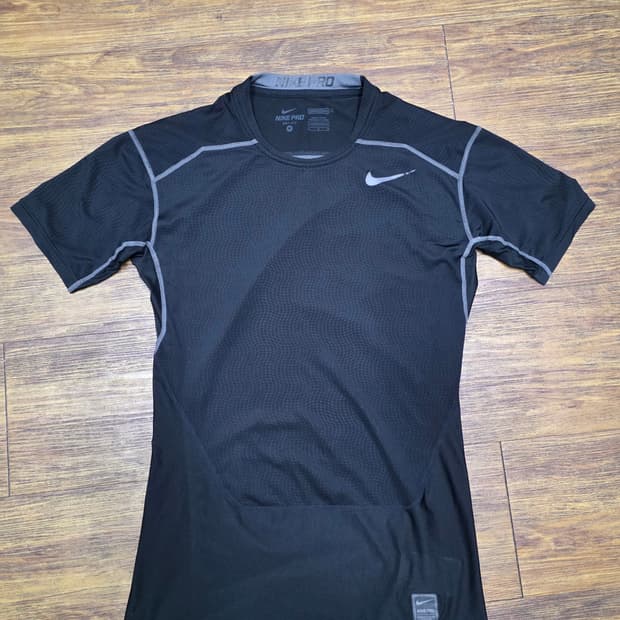 나이키프로 트레이닝반팔