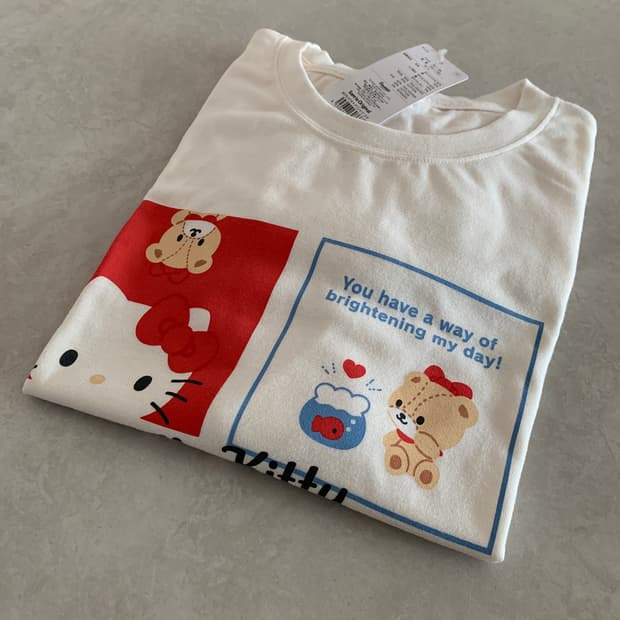Hello Kitty 헬로키티 산리오 25ss 라이센스 반팔 티셔츠