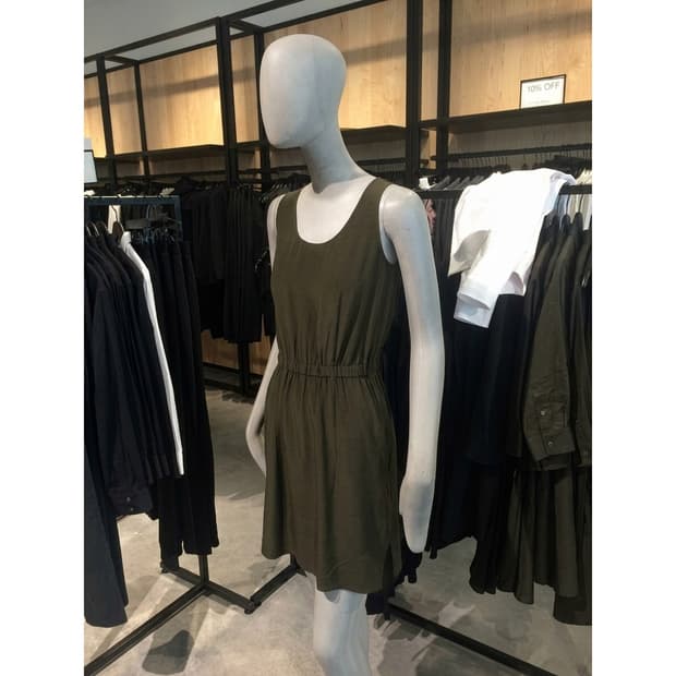 띠어리 슬리브리스 실크 원피스
