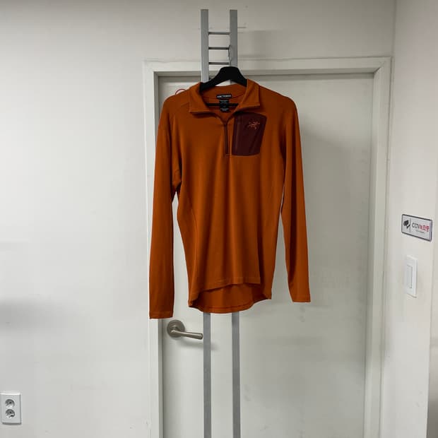 아크테릭스 반집업 긴팔 티셔츠 오렌지 M