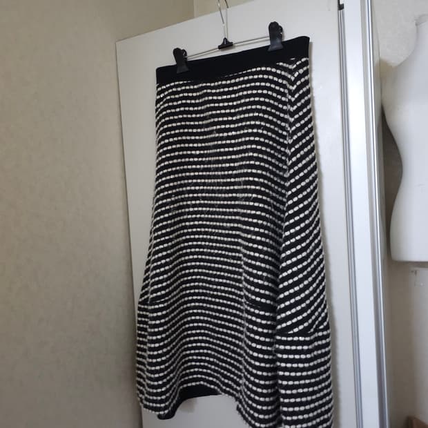 한섬 오브제 울 플레어 롱 스커트