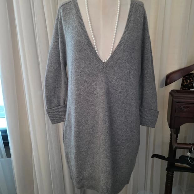 클로에 딥 브이넥 캐시미어 100 니트