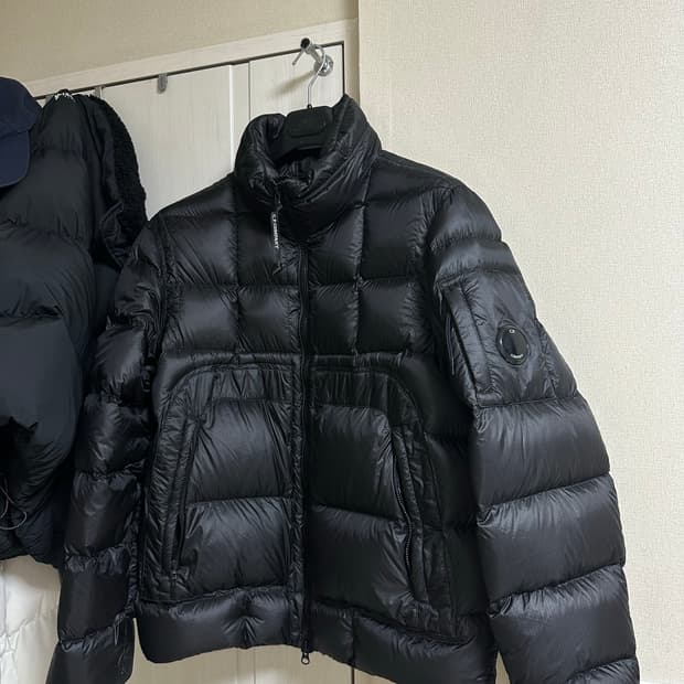 Cp컴퍼니 dd쉘 논후드 24fw 블랙 다운패딩 M