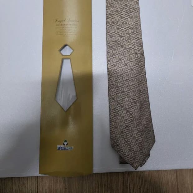 정품  구찌  베이지패턴 와일즈 실크  넥타이