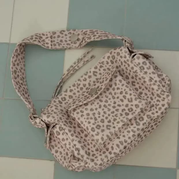 샤키리 레오파드 포켓 백 핑크