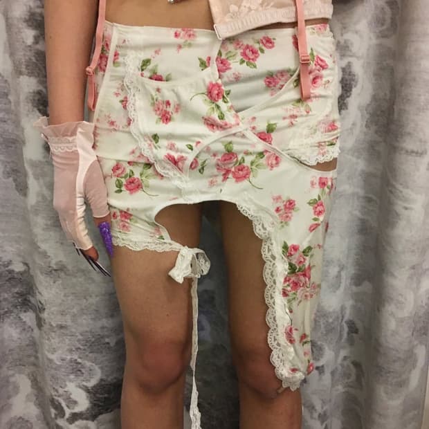 Rose white race skirt