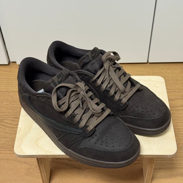 조던 1 x 트레비스 스캇 벨벳 브라운 앤 다크 모카