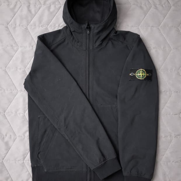 [정품] 스톤아일랜드 라이트 소프트쉘 바람막이 후드 자켓 S