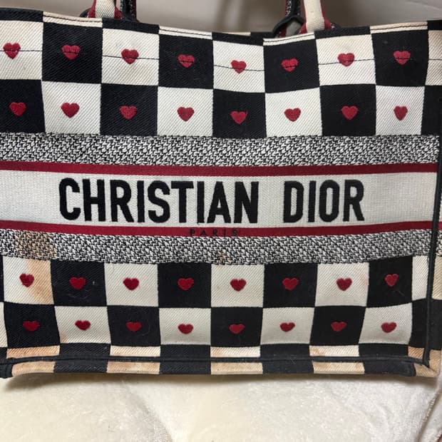 디올 북도트백 한정판 