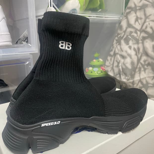 발렌시아가 스피드러너 270